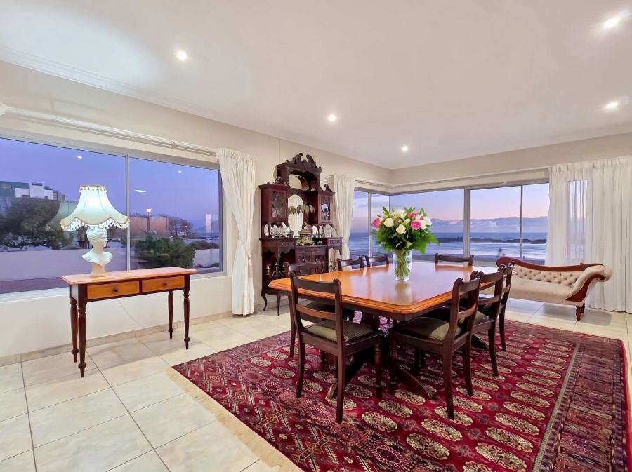 5 Bedroom Property for Sale in Bloubergstrand Western Cape